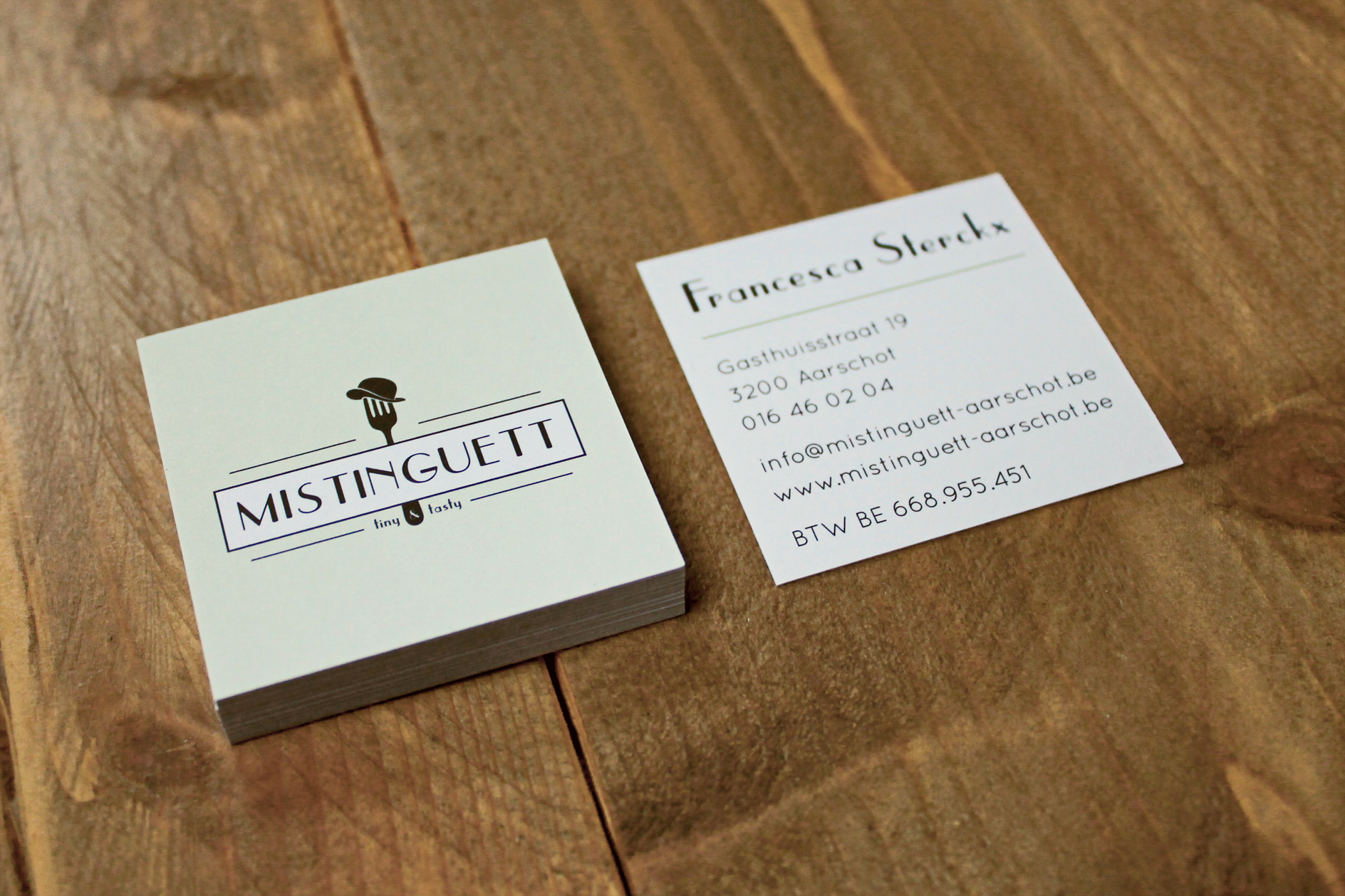 Mistinguett-Aarschot-logo-huisstijl-design-Studio-Bergen-naamkaartjes